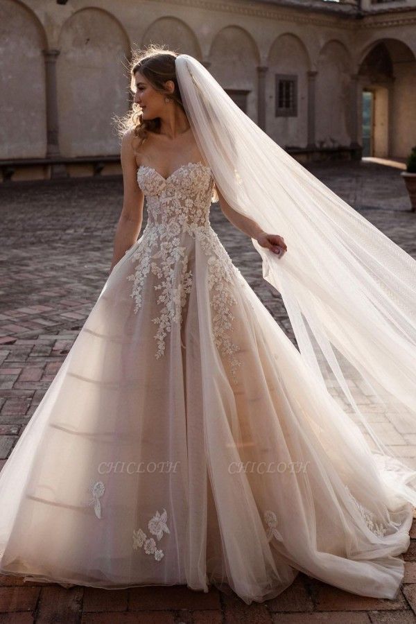 Charming Sweetheart Sleeveless A-Line Lace Wedding Dresses with Court Train