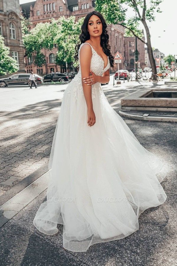 Sexy V-Neck Sleeveless A-Line Organza Wedding Dress with Lace