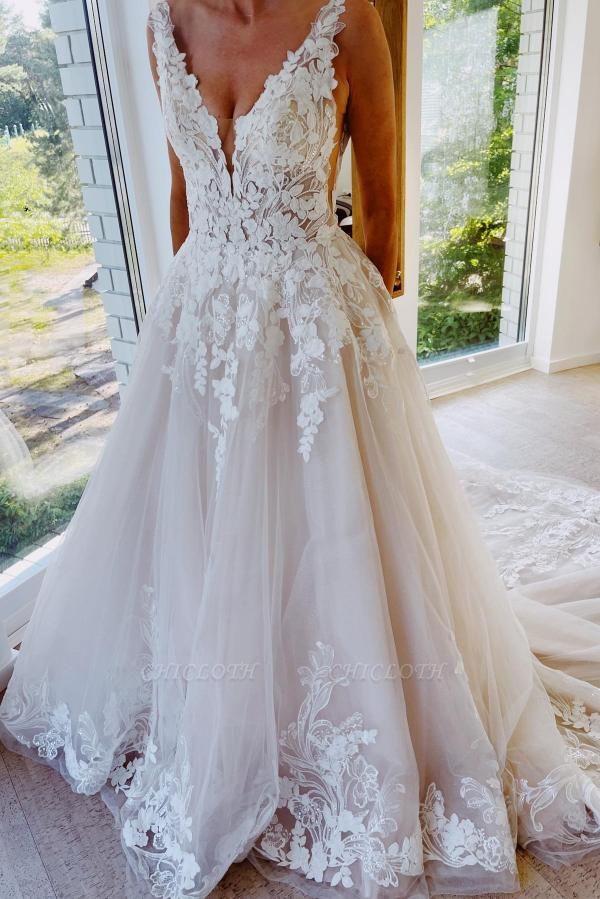 Graceful Chapel V-Neck Sleeveless A-Line Lace Wedding Dresses with Appliques
