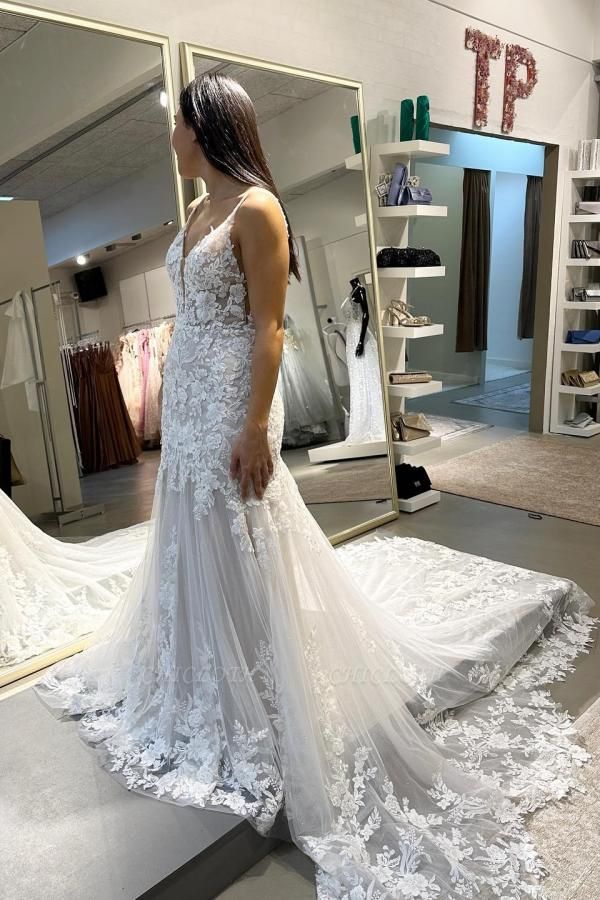 Charming Spaghetti Straps Chapel Lace Wedding Dress with Appliques