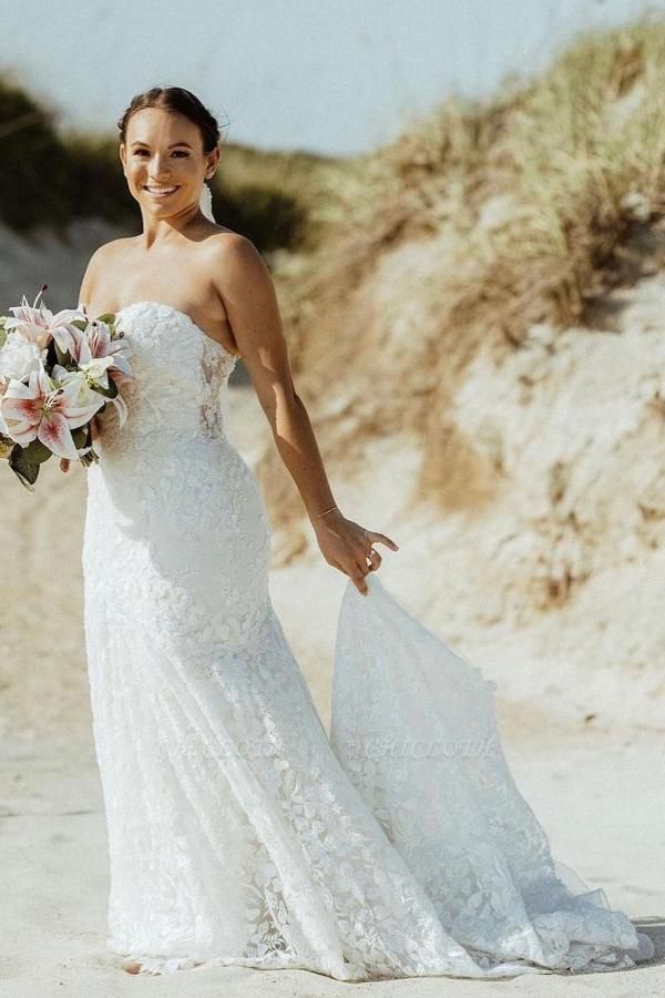 Charming Strapless Chapel Sleeveless Mermaid Lace Wedding Dress with Appliques