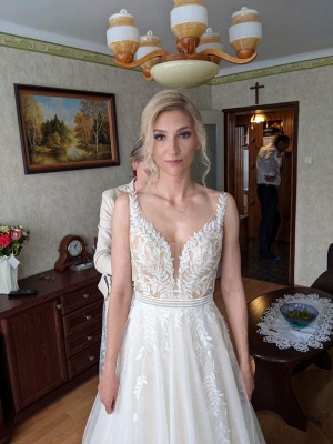 Beautiful Spaghetti Sleeveless A-Line Tulle Floor-Length Wedding Dress with Applique_4