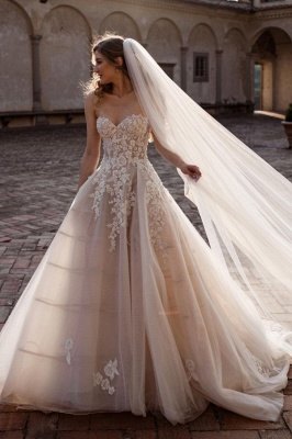 Charming Sweetheart Sleeveless A-Line Lace Wedding Dresses with Court Train_1