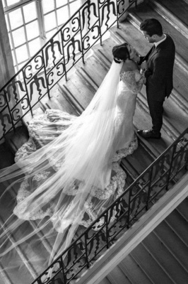 Elegant V-Neck Long-Sleeve Mermaid Floor-Length Lace Wedding Dresses with Chapel Trian_3