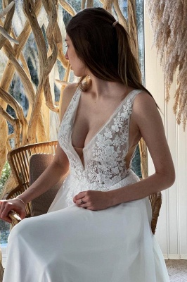 Graceful Chapel V-Neck Sleeveless Backless A-Line Lace Chiffon Wedding Dresses with Appliques_2