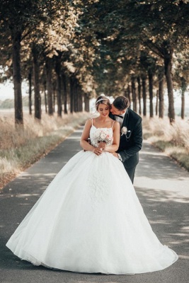 Gorgeous Spaghetti Strap Sleeveless Floor-Length Chapel Lace Organza Ball Gown Wedding Dresses with Ruffles_1