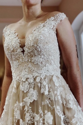 Elegant sweetheart capsleeves A-line lace wedding dress_4