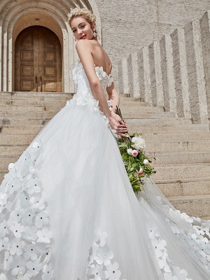 Ball Gown Wedding Dresses Strapless Court Train Tulle Strapless Country Glamorous Plus Size_22